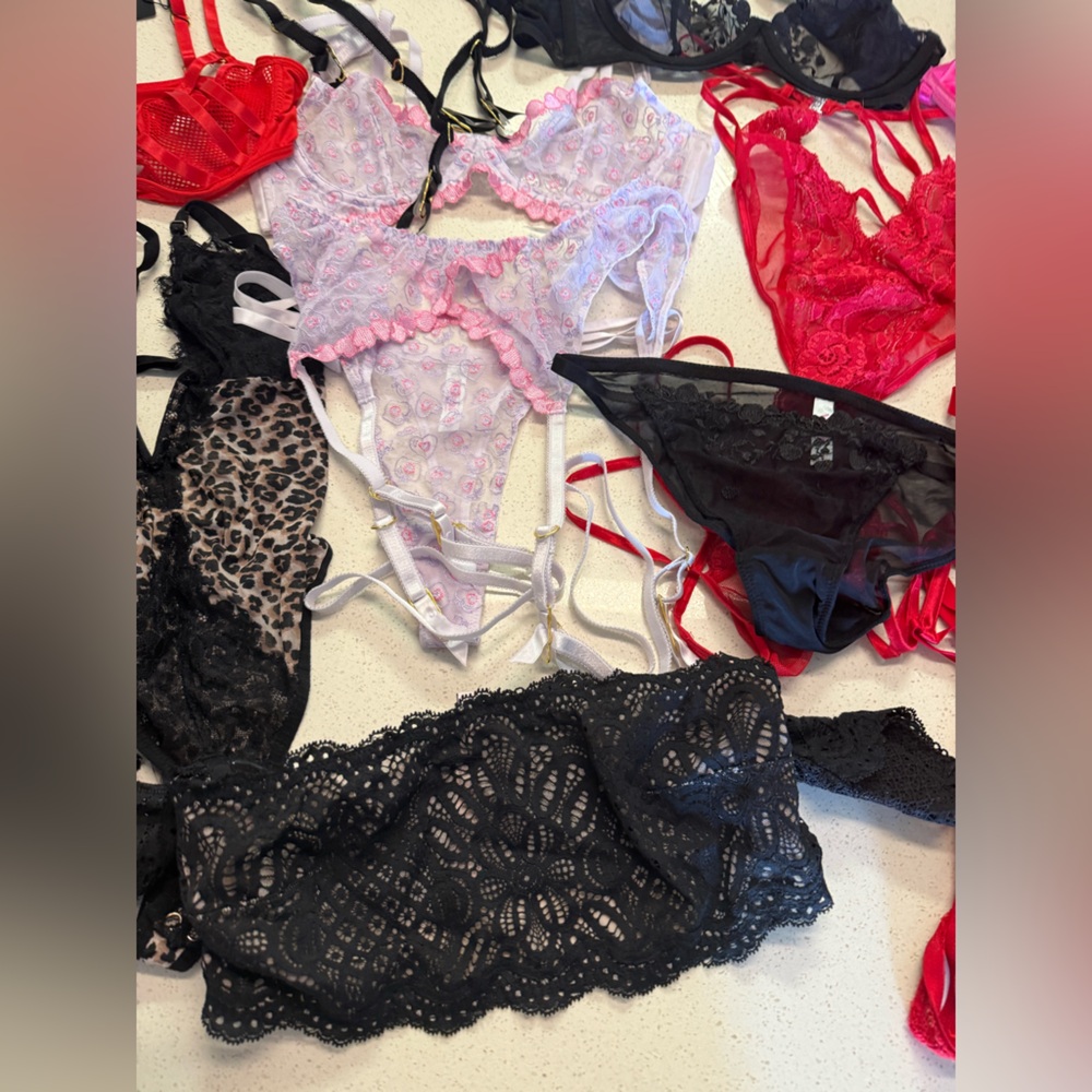 Huge Lingerie Lot Small/Medium Victoria’s Secret - Picture 7 of 16